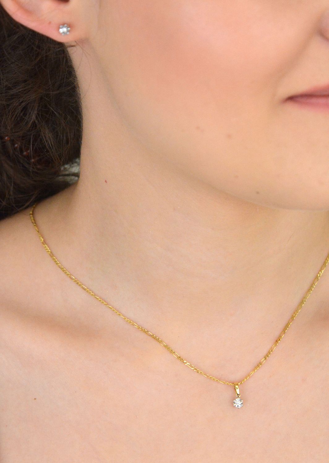 Złota zawieszka 585 z Diamentem w oprawie z białego złota 0,04ct 0660027076 HSI Złota zawieszka wykonana z 14- karatowego złota z  diamentem o masie 0,05 ct, barwie H i czystości SI. 1.jpg